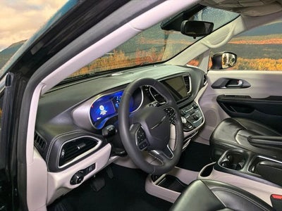 2023 Chrysler Pacifica Hybrid Touring L