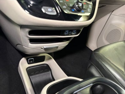 2023 Chrysler Pacifica Hybrid Touring L