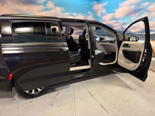 2023 Chrysler Pacifica Hybrid Touring L