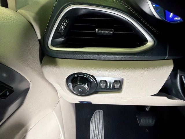 2023 Chrysler Pacifica Hybrid Touring L