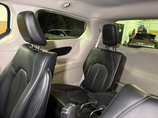2023 Chrysler Pacifica Hybrid Touring L
