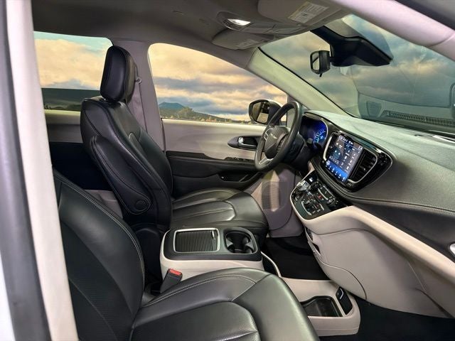 2023 Chrysler Pacifica Hybrid Touring L