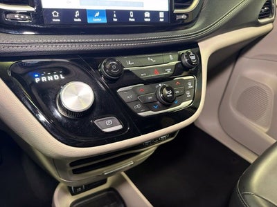 2024 Chrysler Pacifica Hybrid Select