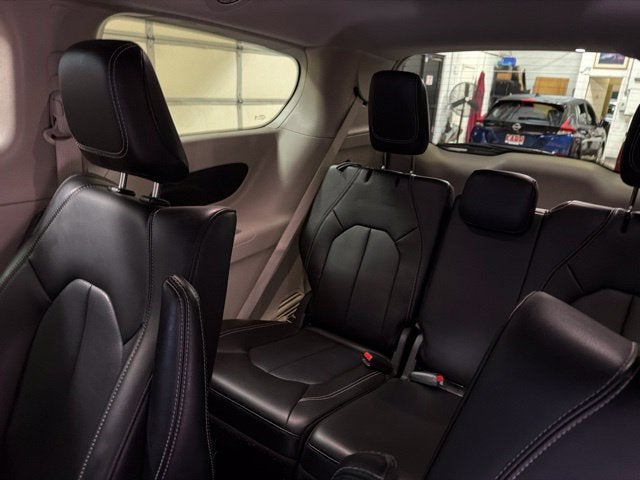 2024 Chrysler Pacifica Hybrid Select