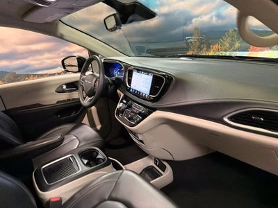 2024 Chrysler Pacifica Hybrid Select