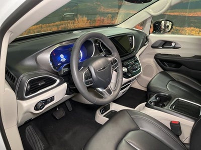 2024 Chrysler Pacifica Hybrid Select