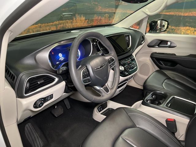 2024 Chrysler Pacifica Hybrid Select
