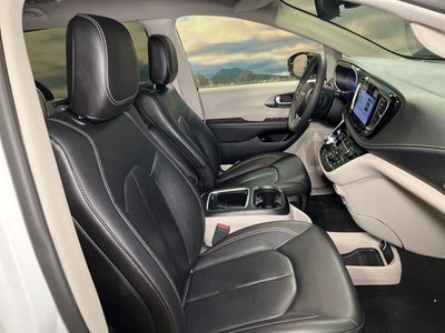 2024 Chrysler Pacifica Hybrid Select