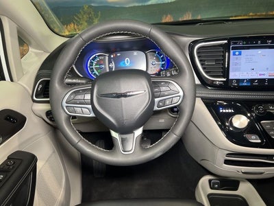 2024 Chrysler Pacifica Hybrid Select