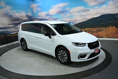 2024 Chrysler Pacifica Hybrid Select