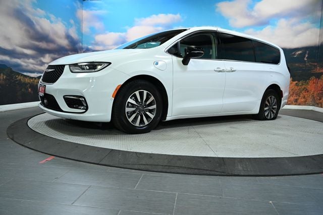 2024 Chrysler Pacifica Hybrid Select
