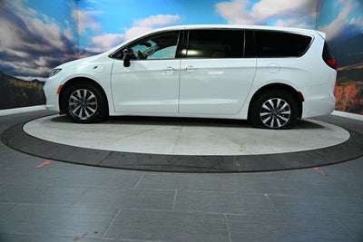 2024 Chrysler Pacifica Hybrid Select