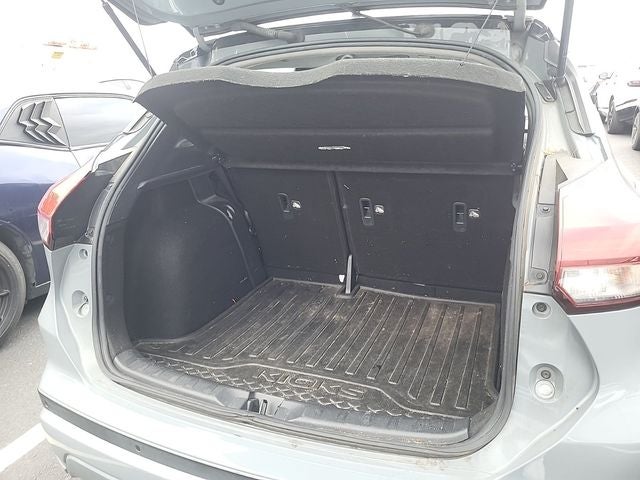 2022 Nissan Kicks SR