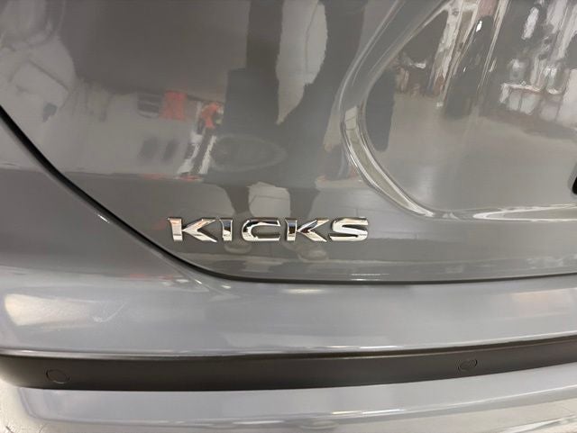 2022 Nissan Kicks SR
