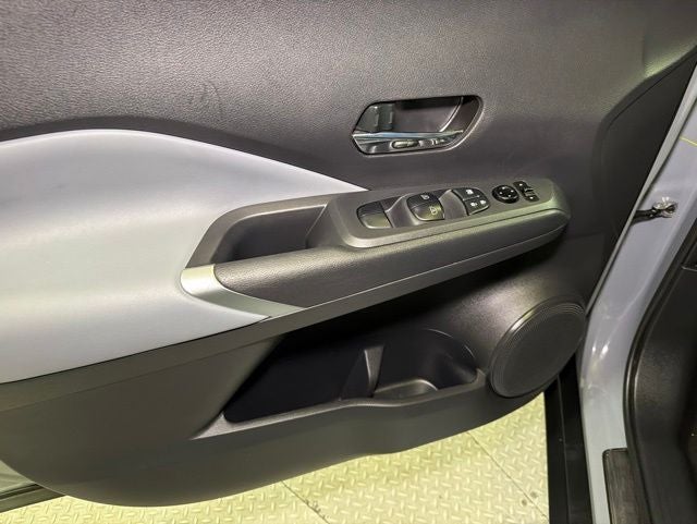 2022 Nissan Kicks SR