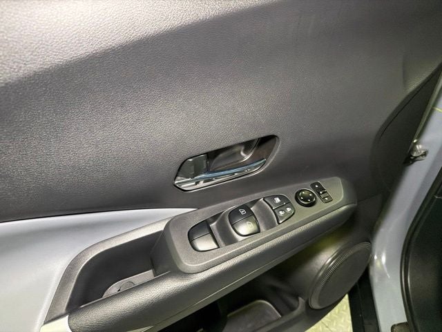 2022 Nissan Kicks SR