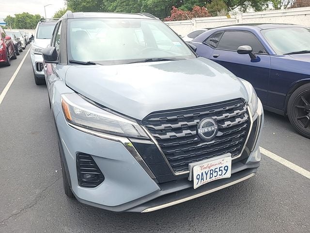 2022 Nissan Kicks SR