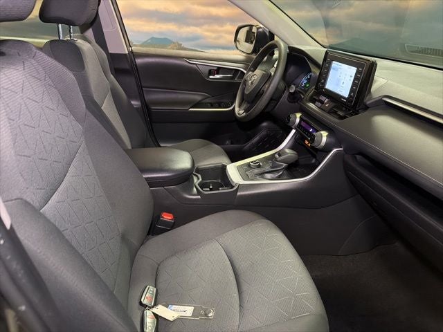 2022 Toyota RAV4 Hybrid XLE