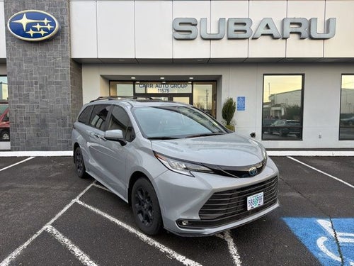 2025 Toyota Sienna Woodland Edition 7 Passenger