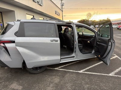 2025 Toyota Sienna Woodland Edition 7 Passenger