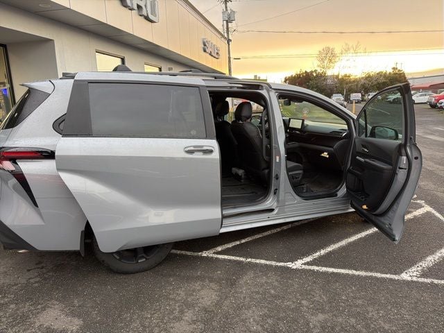 2025 Toyota Sienna Woodland Edition 7 Passenger