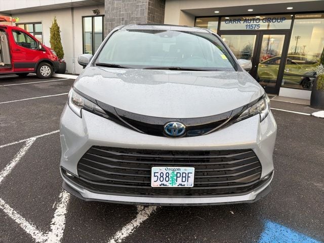 2025 Toyota Sienna Woodland Edition 7 Passenger