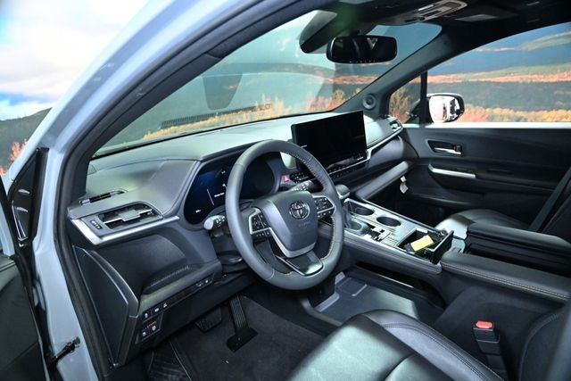 2025 Toyota Sienna Woodland Edition 7 Passenger