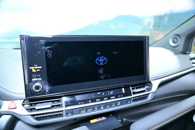 2025 Toyota Sienna Woodland Edition 7 Passenger