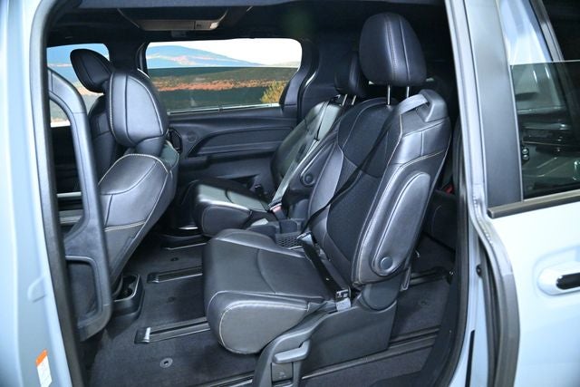 2025 Toyota Sienna Woodland Edition 7 Passenger
