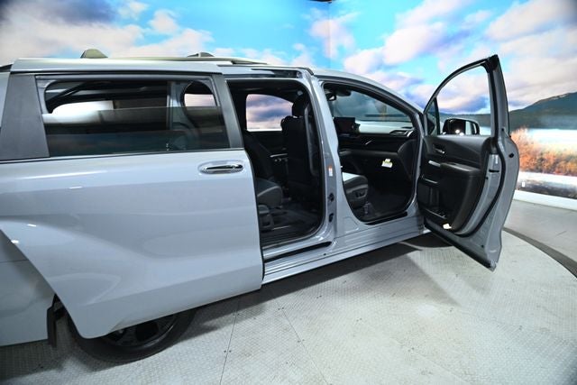 2025 Toyota Sienna Woodland Edition 7 Passenger