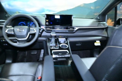 2025 Toyota Sienna Woodland Edition 7 Passenger