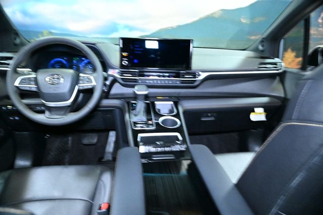 2025 Toyota Sienna Woodland Edition 7 Passenger