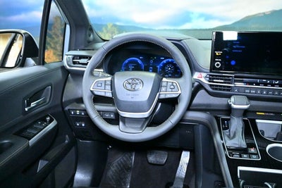 2025 Toyota Sienna Woodland Edition 7 Passenger