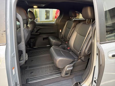 2025 Toyota Sienna Woodland Edition 7 Passenger