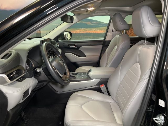 2022 Toyota Highlander Hybrid XLE