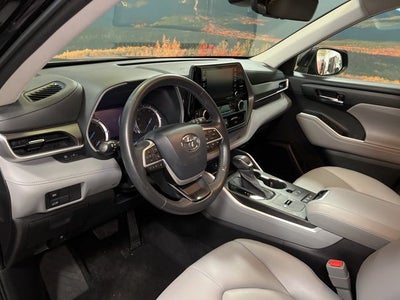 2022 Toyota Highlander Hybrid XLE