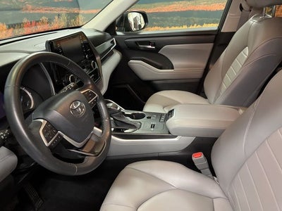 2022 Toyota Highlander Hybrid XLE