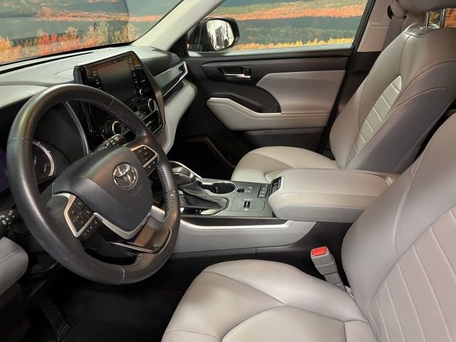 2022 Toyota Highlander Hybrid XLE