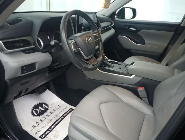 2022 Toyota Highlander Hybrid XLE