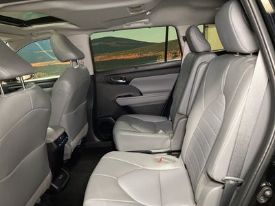 2022 Toyota Highlander Hybrid XLE