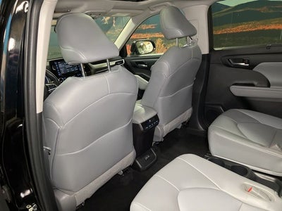 2022 Toyota Highlander Hybrid XLE