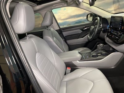 2022 Toyota Highlander Hybrid XLE