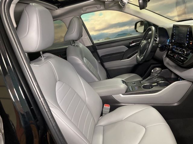 2022 Toyota Highlander Hybrid XLE
