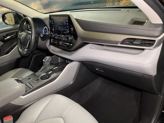 2022 Toyota Highlander Hybrid XLE