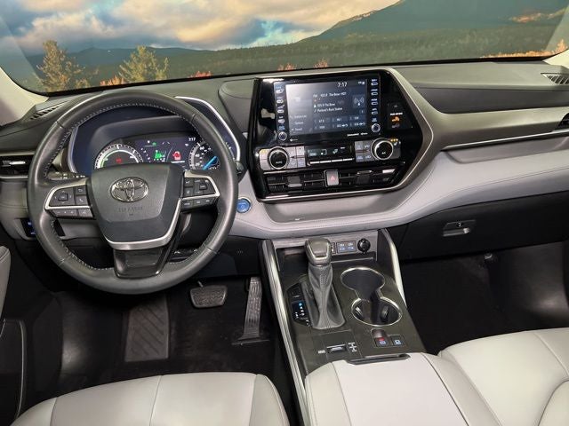 2022 Toyota Highlander Hybrid XLE
