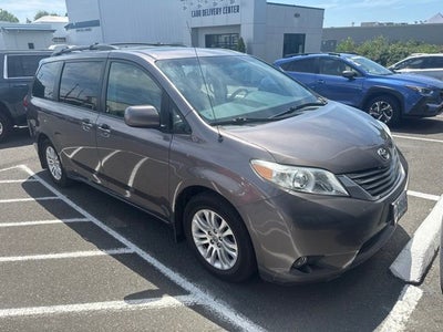 2013 Toyota Sienna XLE 8 Passenger