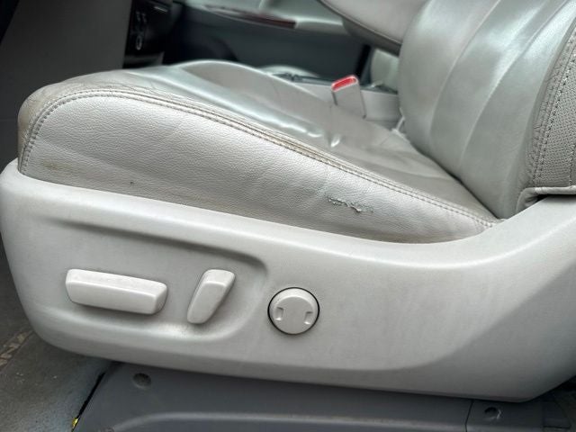 2013 Toyota Sienna XLE 8 Passenger