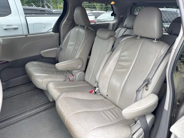 2013 Toyota Sienna XLE 8 Passenger
