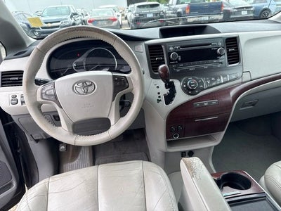 2013 Toyota Sienna XLE 8 Passenger