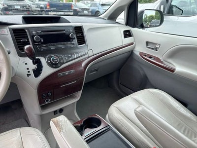 2013 Toyota Sienna XLE 8 Passenger